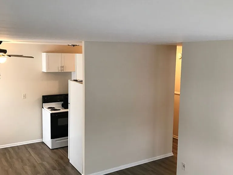 725 Wayzata Blvd E — Photo 3