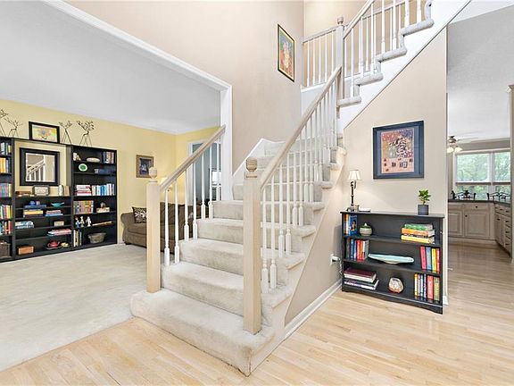 5th image of 8309 W 152nd Ter