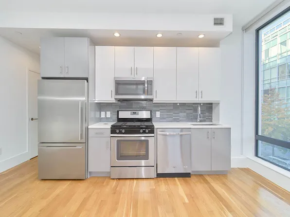 531 Myrtle Avenue image 7 of 19