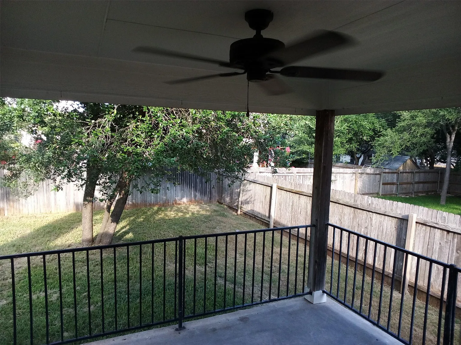 3 bed, 2.0 bath, 1826 sqft, $2,000 — Photo 3
