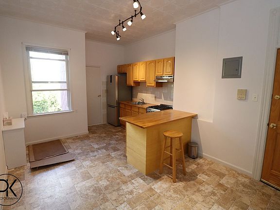 2nd image of 206 Kingsland Ave #5