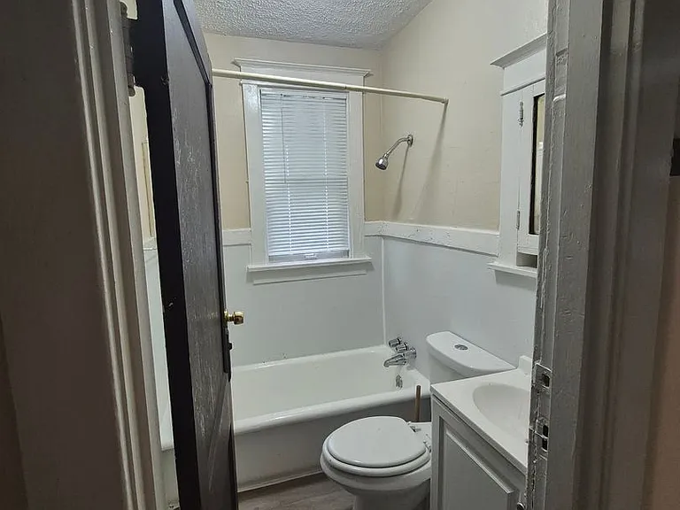 2140 Rose Bud Ave — Photo 9