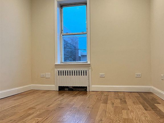 5th image of 28 Tulip Ave