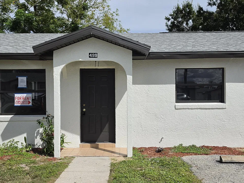 499 Las Palmas Cir