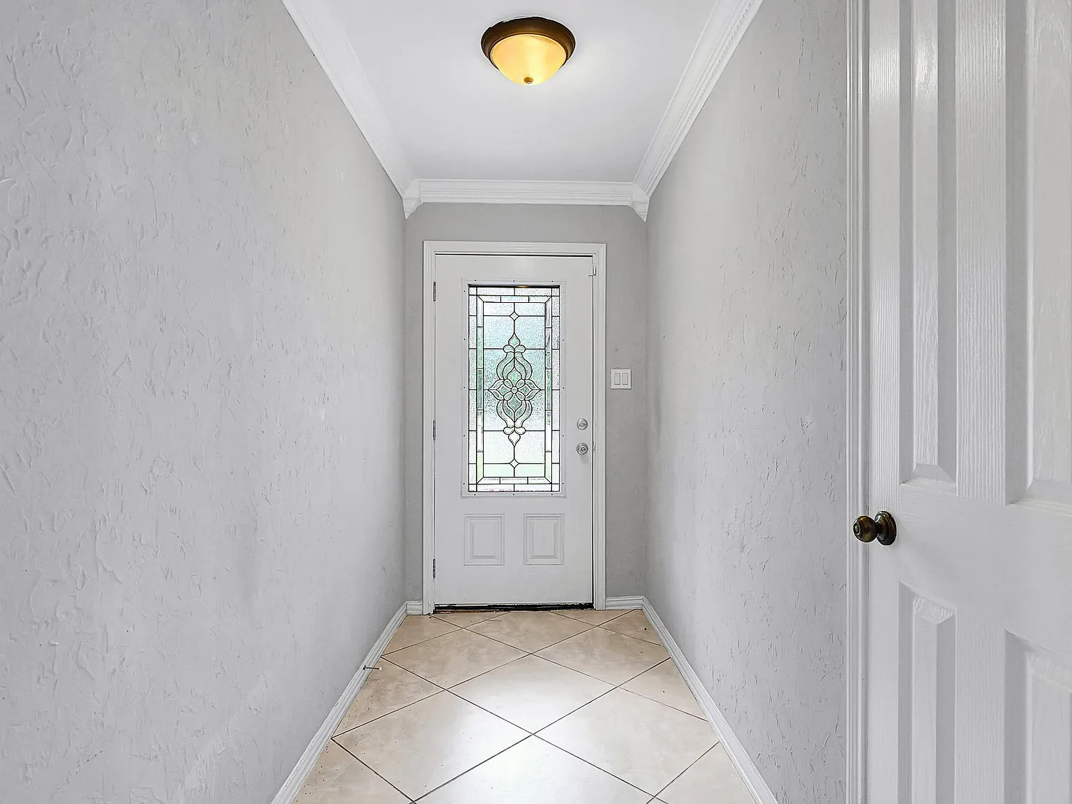 3 bed, 4.0 bath, 2309 sqft, $2,050 — Photo 3