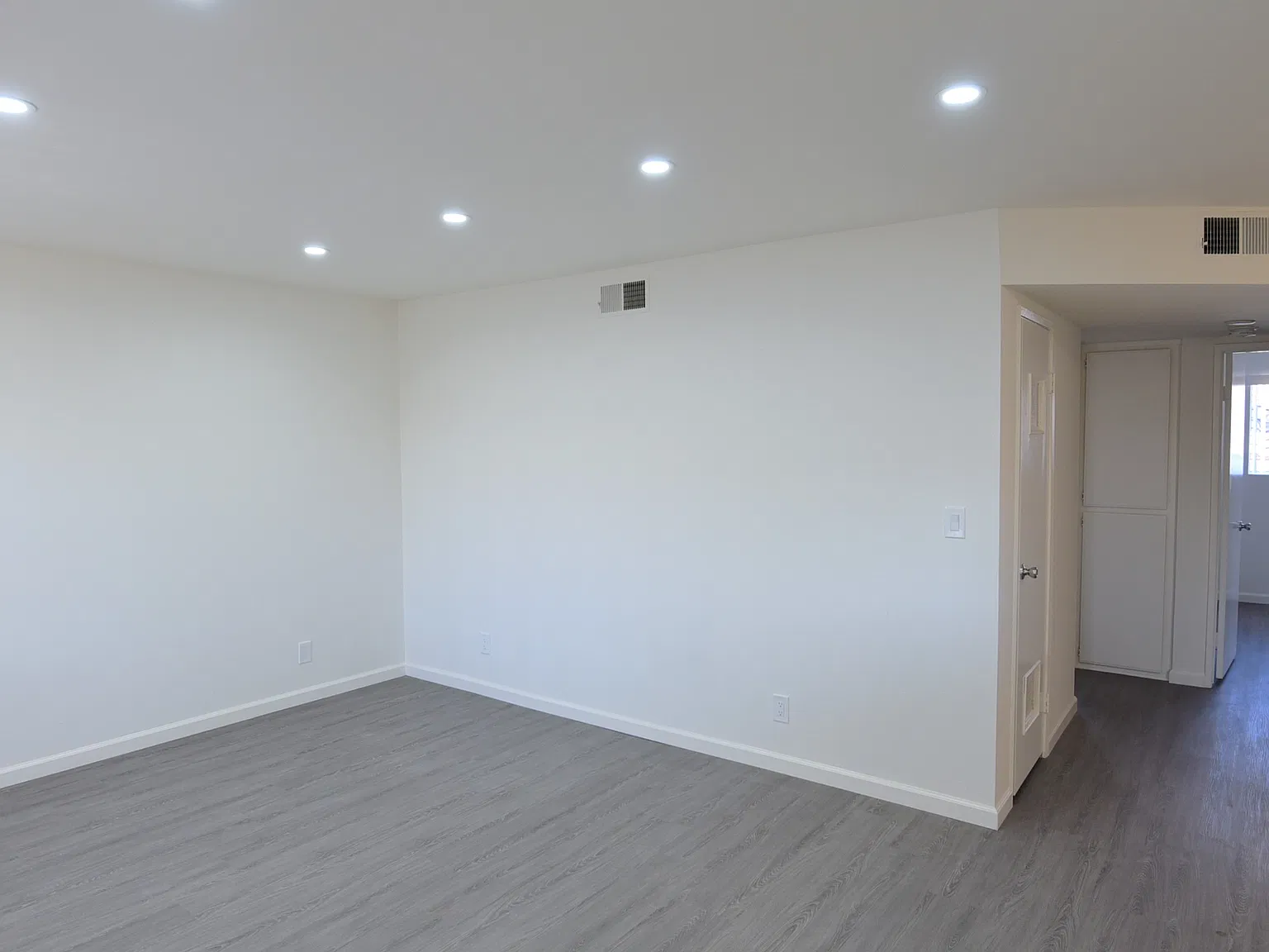 2 bed, 900 sqft, $2,500 — Photo 3