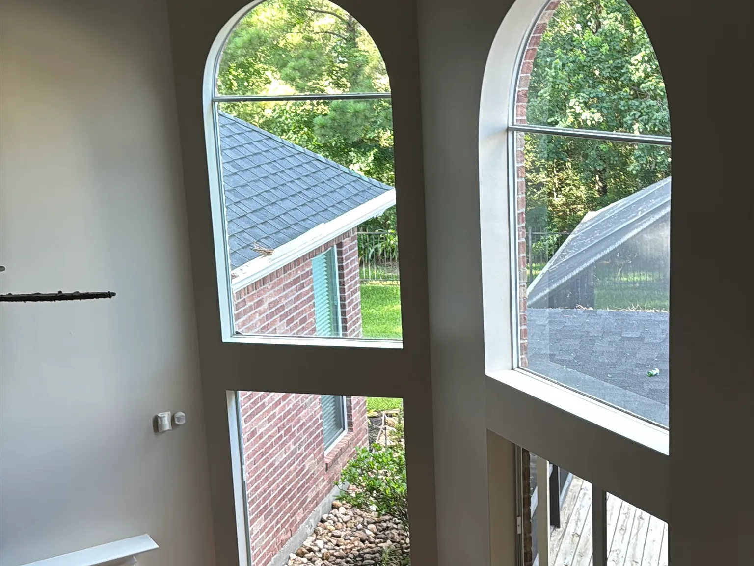 5 bed, 3.5 bath, 4329 sqft, $3,800 — Photo 2