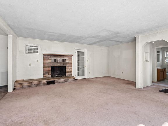 3rd image of 726 Grove Avenue
