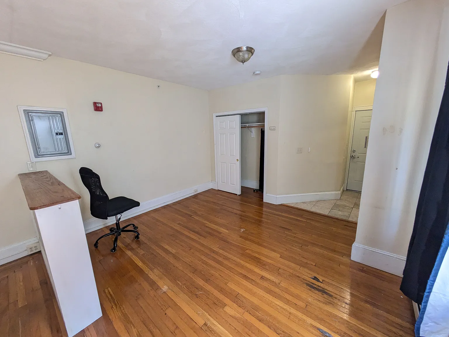 Studio, 555 sqft, $2,500 — Photo 3