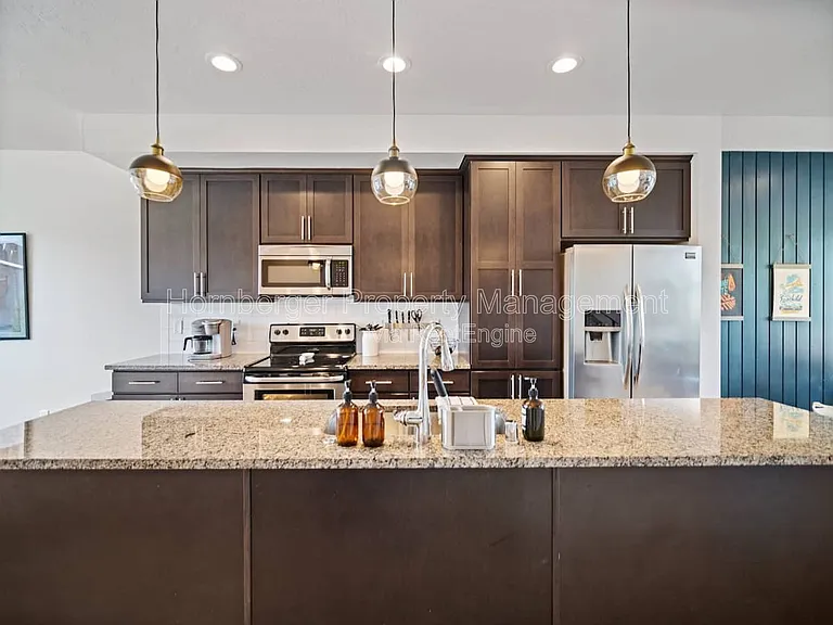 2325 W Bridge Ave — Photo 5