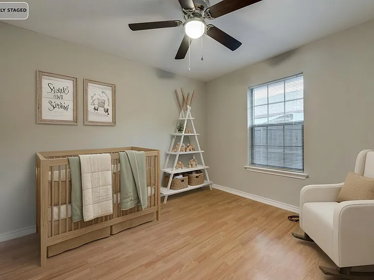 609 Houston St — Photo 5