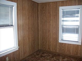 5th image of 1014 Riverview Dr