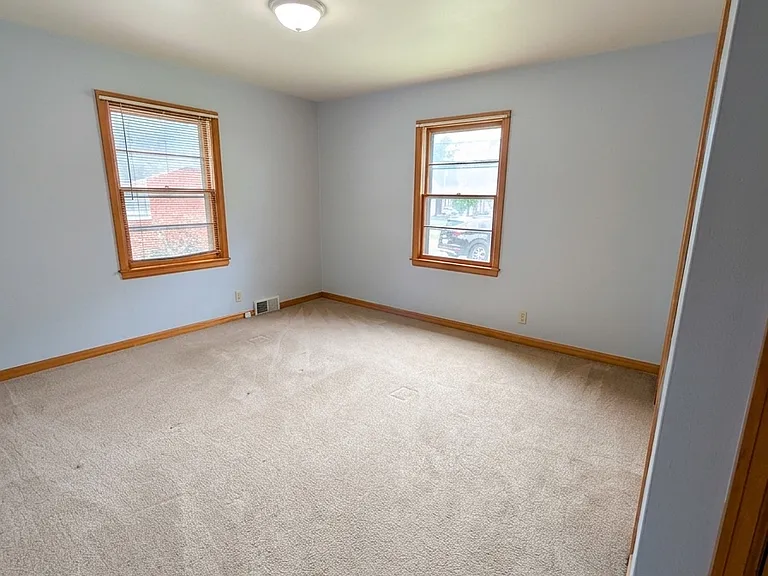 2759 S Howell Ave — Photo 7