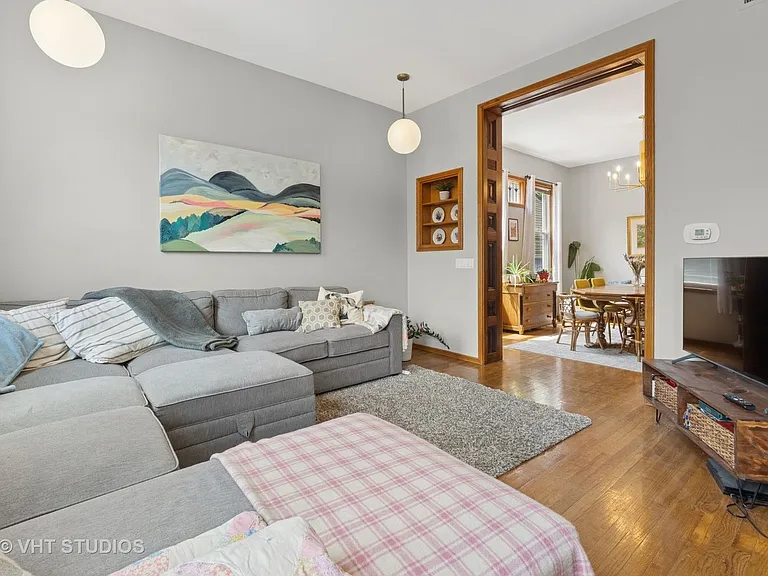 2640 N Burling St #2 — Photo 3