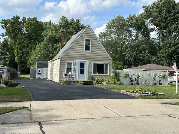 30616 Beechwood Ave, Garden City, MI 48135