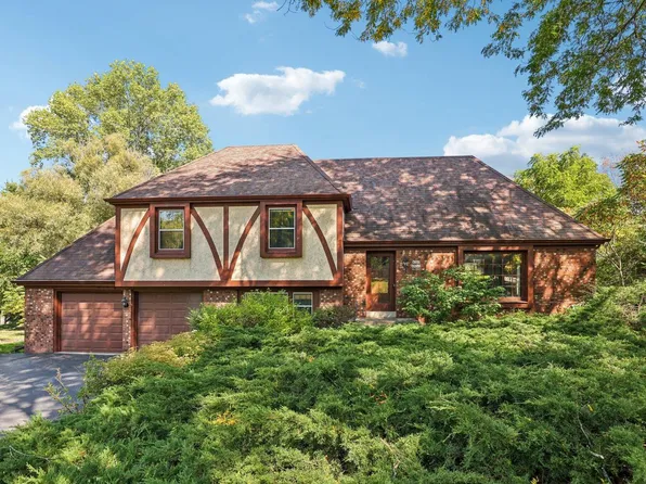 W305N5260 Gail LANE, Hartland, WI 53029