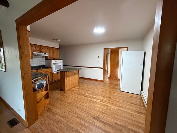 3rd image of 144 Twin Maple Ln