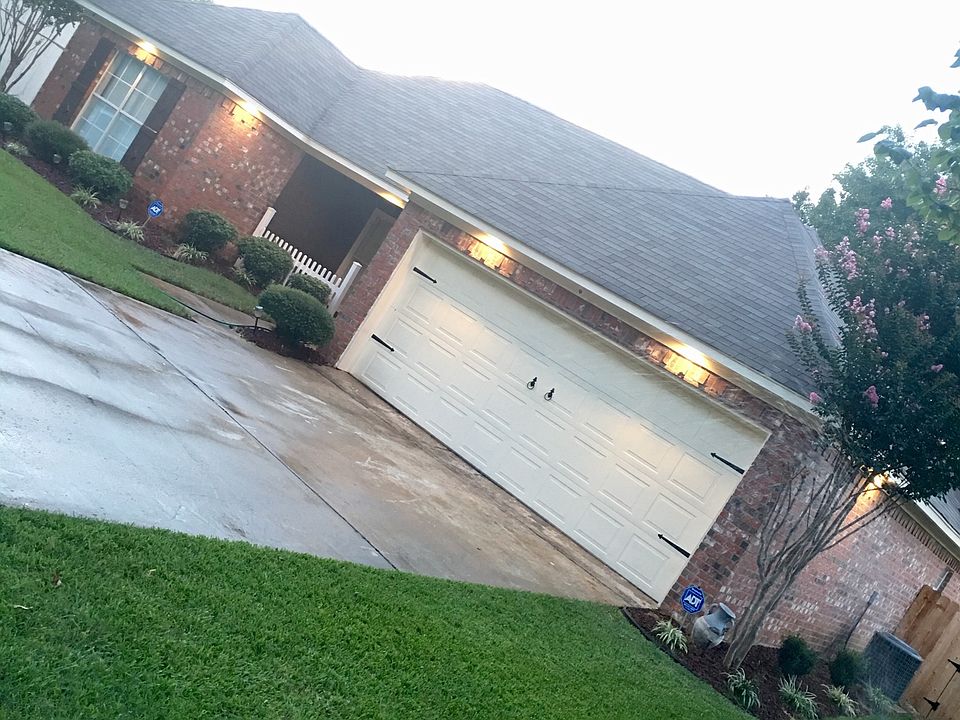 1st image of 821 Academy Park Dr