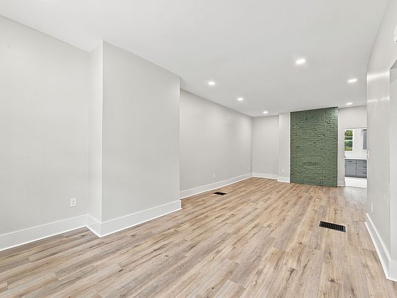 3rd image of 325 N Aiken Ave