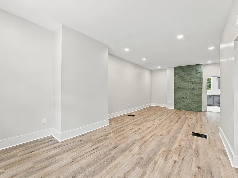 325 N Aiken Ave — Photo 3