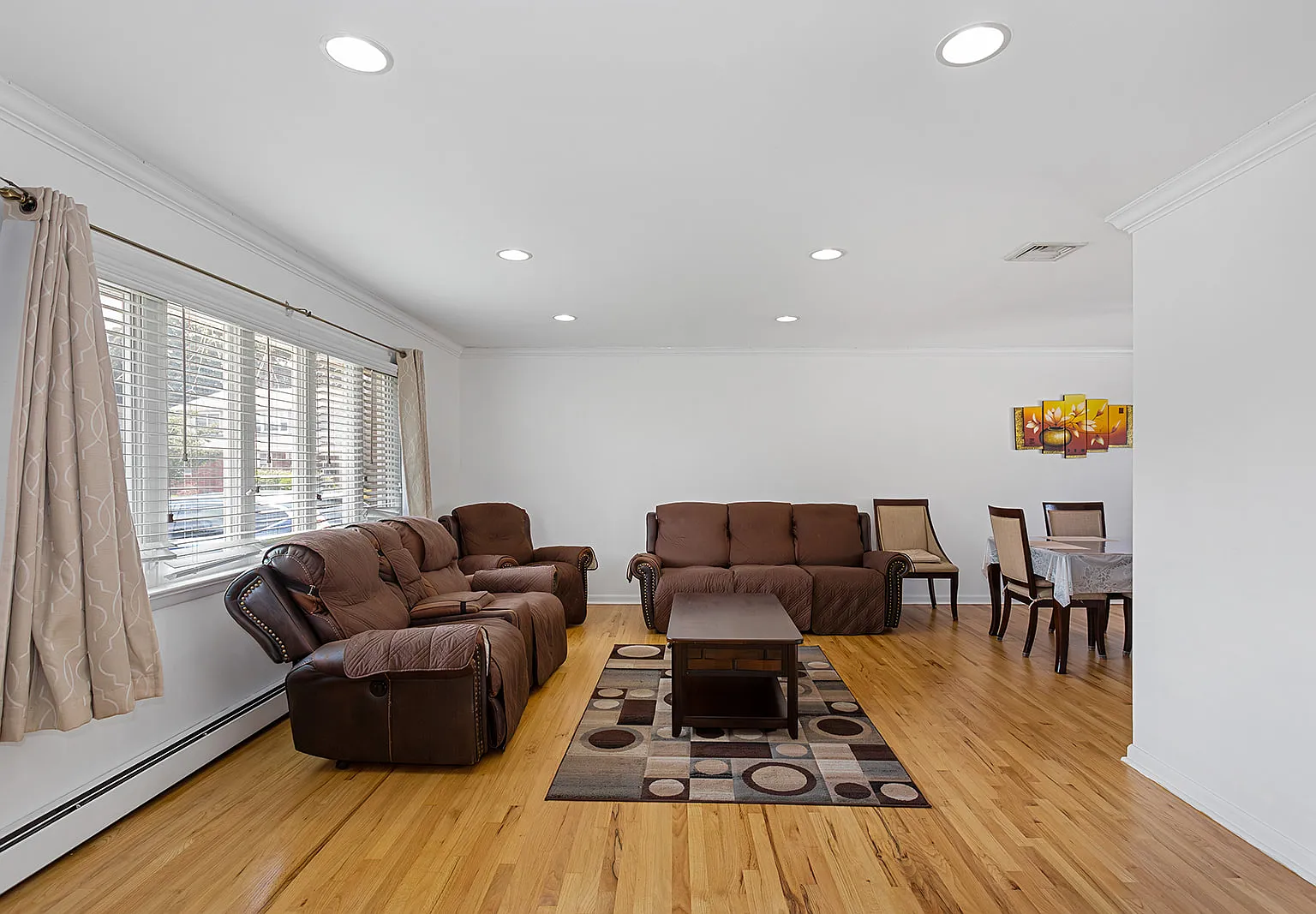 3 bed, 1.5 bath, 6699 sqft, $4,000 — Photo 2