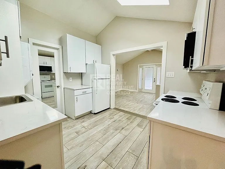 2944 Vallejo St — Photo 6
