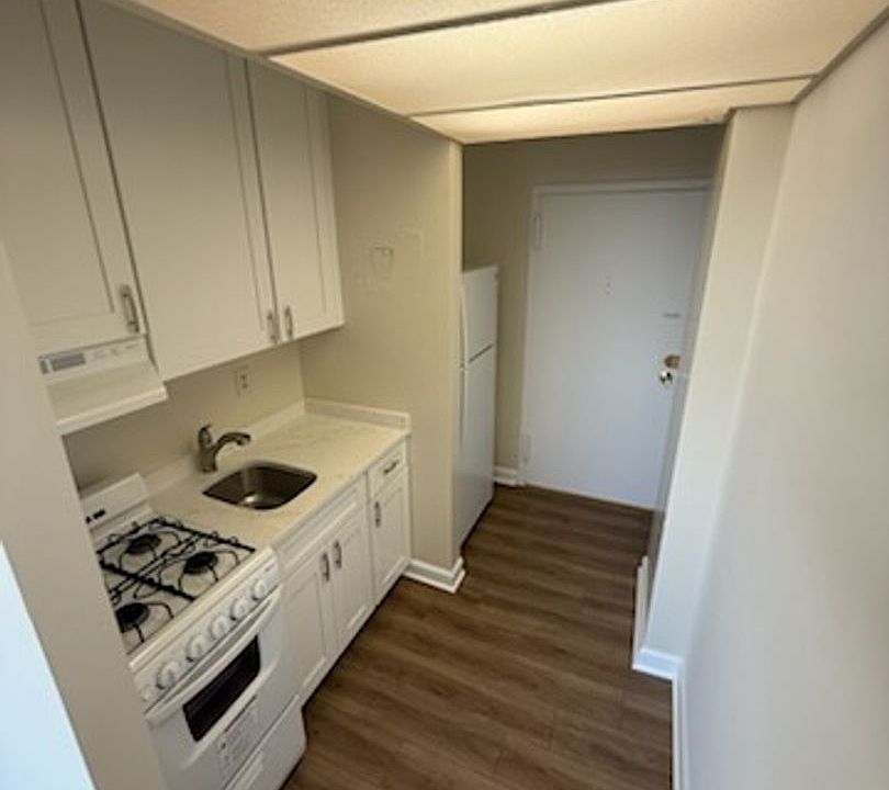 1st image of 1011 Arlington Blvd APT 740