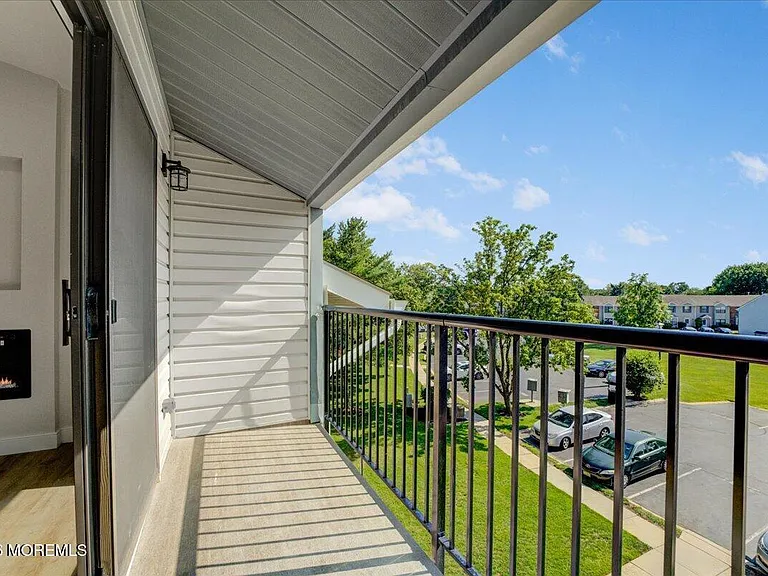341 Danbury Ln — Photo 24
