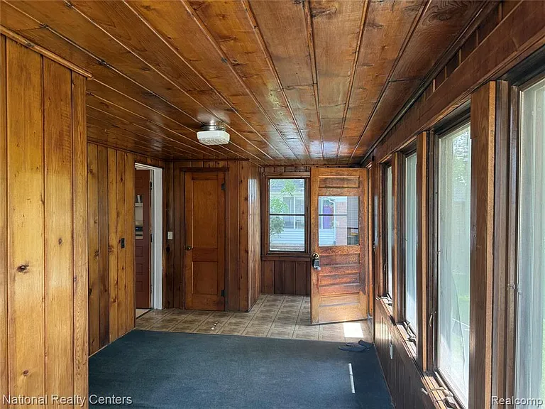 825 W Main St — Photo 17