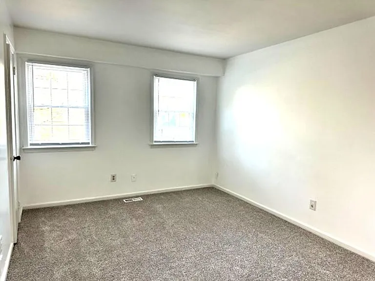 102 Chapel Hill Ln — Photo 15