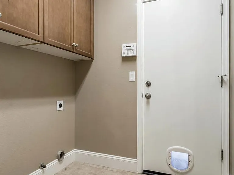 4044 Heritage Ln — Photo 12