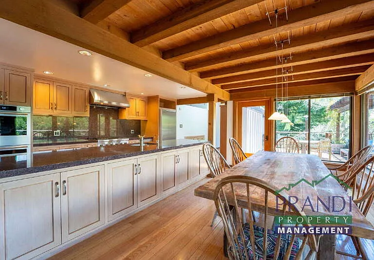377 Summit Ave — Photo 14