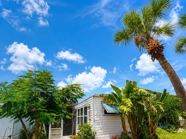 49 Rainbow Rd, Indian Harbour Beach, FL 32937