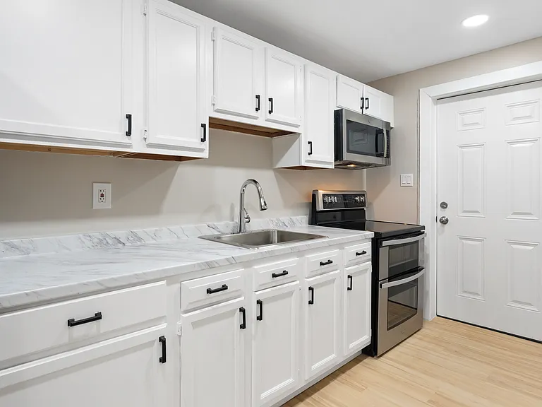 548 Ridge Ave #3 — Photo 4