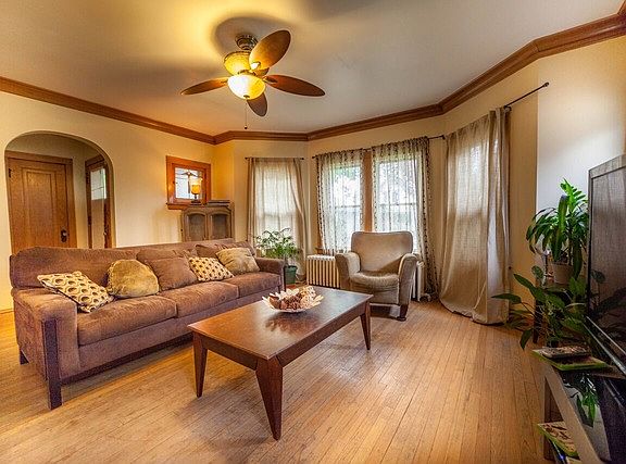 4th image of 1423 Elgin Ave
