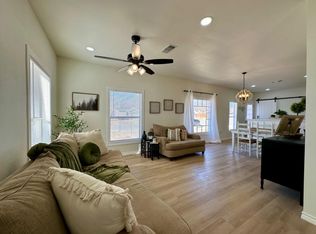 1011 10th St, Levelland, TX 79336