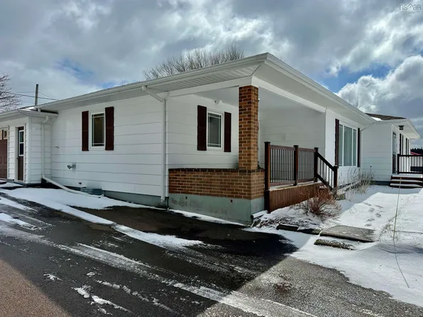 18 Sydney Rd, Pt Hawkesbury, NS B9A 3A4