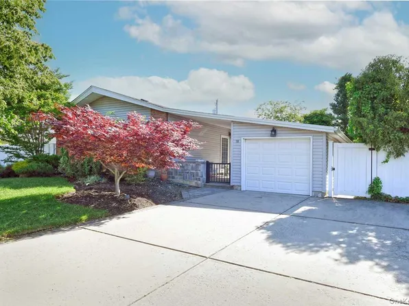 18 Shelter Hill Rd, Plainview, NY 11803