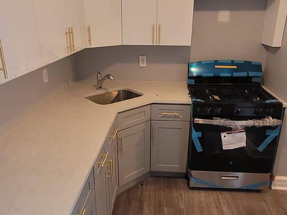 4th image of 212 Broadway Floor 2