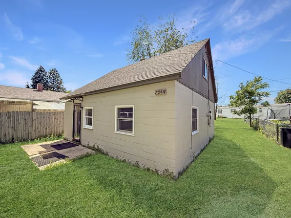 3044 Hickory Grove Ave, Racine, WI 53403