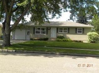 1713 12th Ave SE, Aberdeen, SD 57401