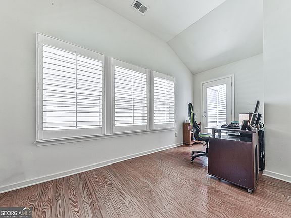 5th image of 155 Abbey Cir