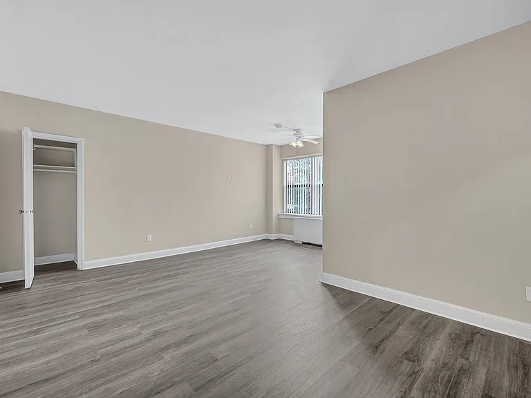 215 C Street Apartments — Photo 17