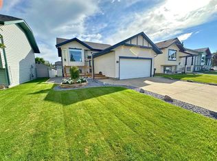 24 N Elreg St, Penhold, AB T0M1R0