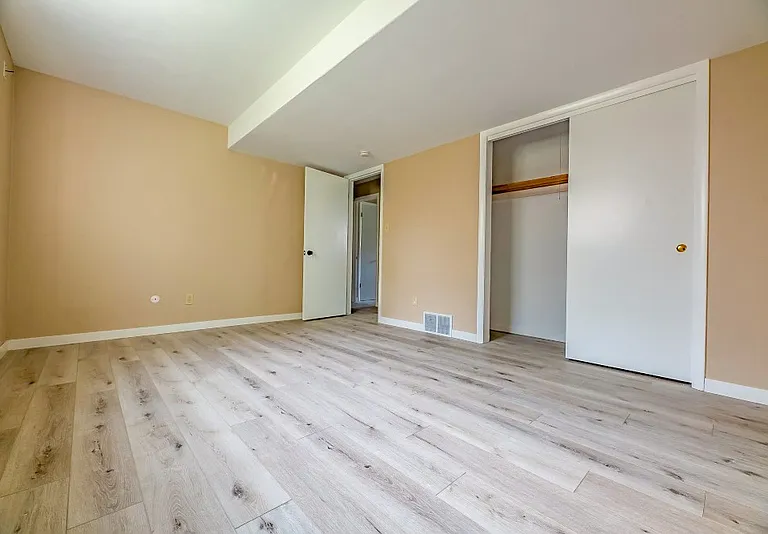 1103 E Samuel Ave — Photo 13