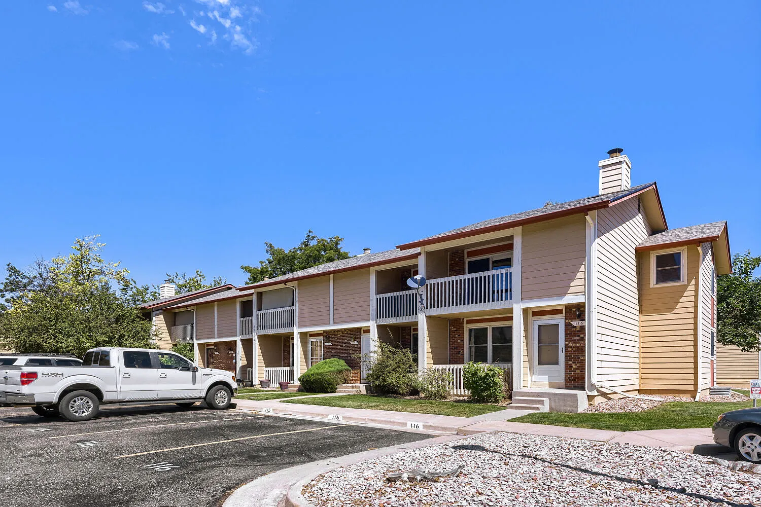 4 bed, 2.5 bath, 1920 sqft, $2,800 — Photo 3