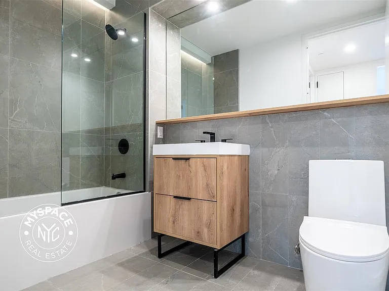 650 Madison St #4E — Photo 11