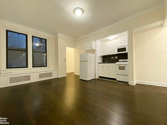 5th image of 245 W 72nd St APT 2D