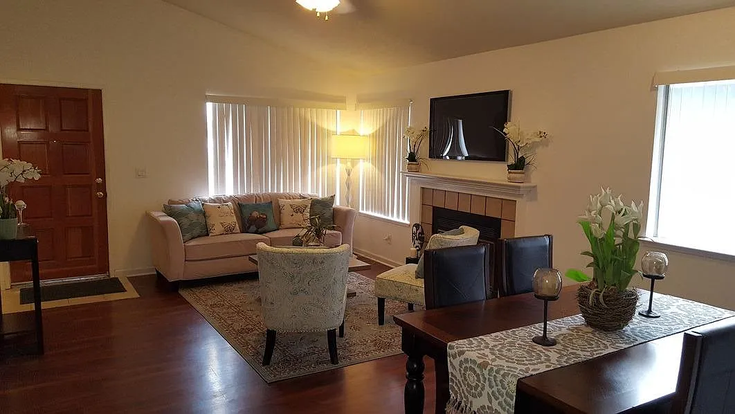 8492 Sunblaze Way photo 1
