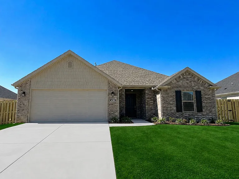 430 Willow Dr — Photo 1
